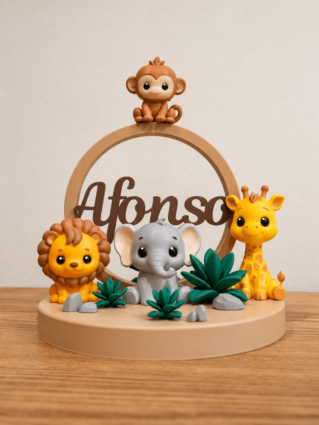 Estatueta personalizada com animais e nome